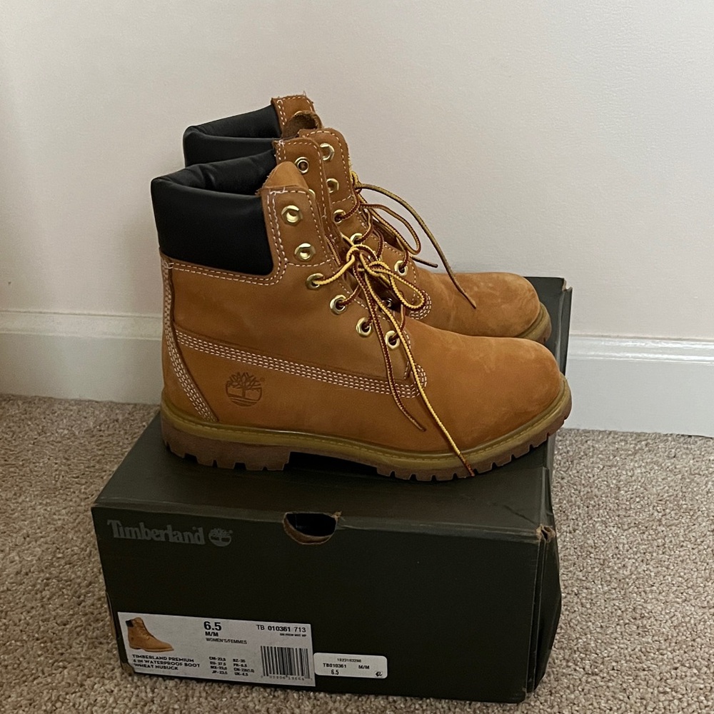 Here they are new in the Box Timbahlands 6” inch Women’s Tan wheat Leather Boots
